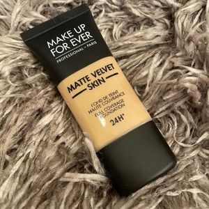 MAKE UP FOREVER MATTE VELVET SKIN FOUNDATION